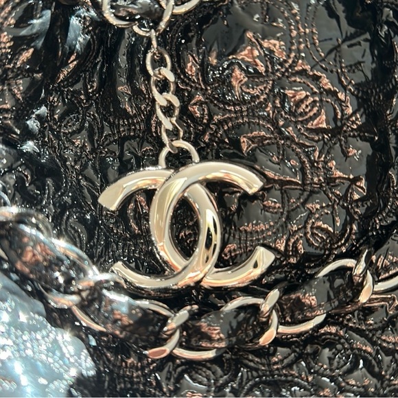 CHANEL TOTE - Picture 6 of 10